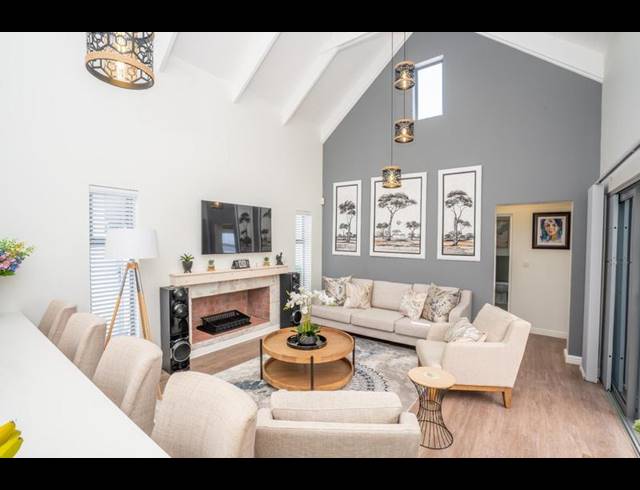 2 BEDROOM HOUSE FOR SALE IN SALDANHA HEIGHTS